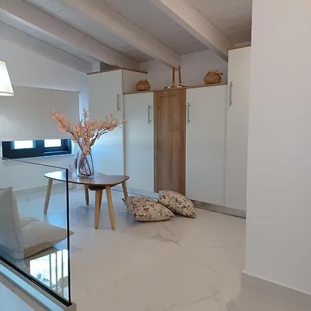 Iriana Seaside Luxury Penthouse Apartment *