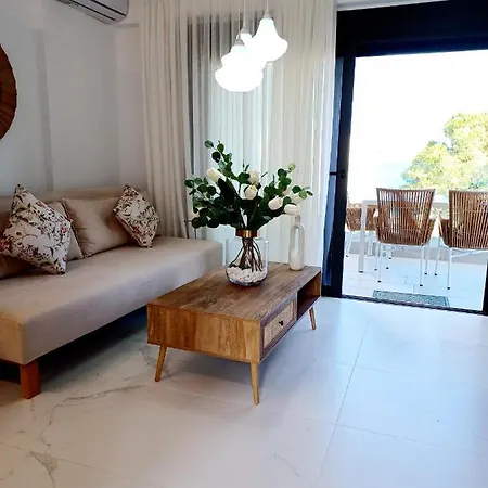 Iriana Seaside Luxury Penthouse Apartment *