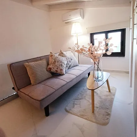 Iriana Seaside Luxury Penthouse Apartment Nikiana