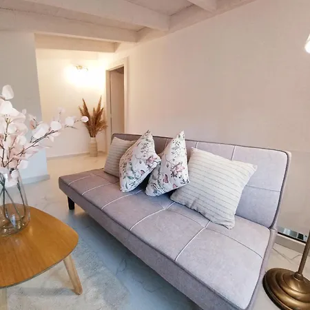 Iriana Seaside Luxury Penthouse Apartment *